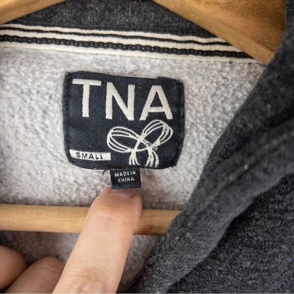 𝅺Aritzia TNA Womens Size Small Gray Neon Green Logo Hoodie Sweatshirt Casual - Picture 8 of 8